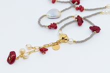 Cargar imagen en el visor de la galería, Collar largo de Cristales Checos color gris, con Dije de Estrella pequeña y Perlas colgantes