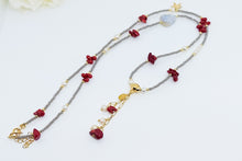 Cargar imagen en el visor de la galería, Collar largo de Cristales Checos color gris, con Dije de Estrella pequeña y Perlas colgantes