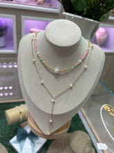 Cargar imagen en el visor de la galería, Choker Mostacilla y Perla Central
