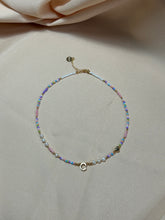Cargar imagen en el visor de la galería, Choker inicial de pasador Gold
