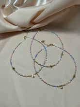 Cargar imagen en el visor de la galería, Choker inicial de pasador Gold
