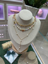 Cargar imagen en el visor de la galería, Choker inicial de pasador Gold
