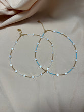 Cargar imagen en el visor de la galería, Choker de estrellistas de nacar
