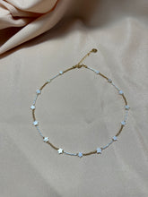 Cargar imagen en el visor de la galería, Choker de estrellistas de nacar
