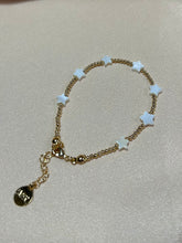 Cargar imagen en el visor de la galería, Pulsera de broche mini balin y nacar
