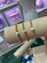 Cargar imagen en el visor de la galería, Pulsera balines 4MM con perla
