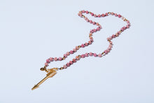 Cargar imagen en el visor de la galería, Collar boho con dije de broche frontal en forma de flecha de Gold Field
