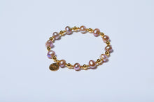 Cargar imagen en el visor de la galería, Pulsera con Perla rosadas de Agua Dulce y Balines de Gold Field
