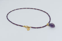 Cargar imagen en el visor de la galería, Collar de Cristales Checos con broche lateral y dije de cuarzo morado

