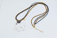 Cargar imagen en el visor de la galería, Collar largo de cristales checos y elefante de nácar
