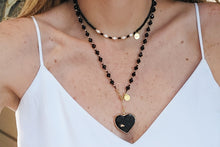 Cargar imagen en el visor de la galería, Collar de nuditos con Cristales Checos negros, balines y dije de corazon de murano
