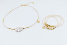 Cargar imagen en el visor de la galería, Set Choker Cristales y Perla Barroca con Pulseras
