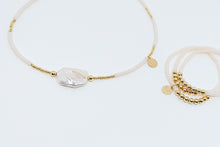 Cargar imagen en el visor de la galería, Set Choker Cristales y Perla Barroca con Pulseras
