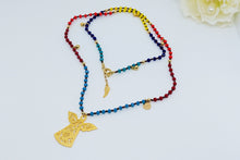 Cargar imagen en el visor de la galería, Collar Boho cristales checos con dije de ángel frontal y mini dije en broche
