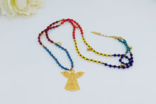 Cargar imagen en el visor de la galería, Collar Boho cristales checos con dije de ángel frontal y mini dije en broche
