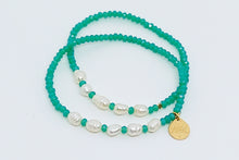 Cargar imagen en el visor de la galería, Pulseras en pares, con Cristales Checos y Perlas blancas de Agua Dulce
