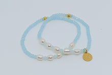 Cargar imagen en el visor de la galería, Pulseras en pares, con Cristales Checos y Perlas blancas de Agua Dulce
