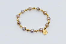 Cargar imagen en el visor de la galería, Pulsera con Perla rosadas de Agua Dulce y Balines de Gold Field
