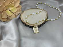 Cargar imagen en el visor de la galería, Collar de perlas y balines con dije de la Virgen de Guadalupe
